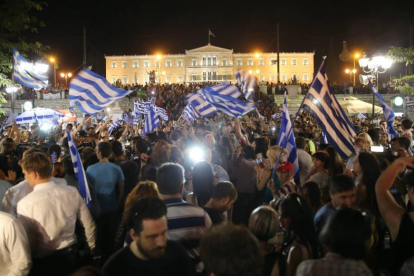 Los partidarios del 'no' se manifestaron ayer frente al Parlamento griego.