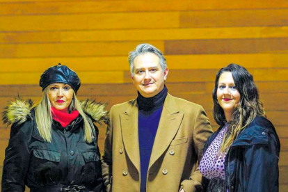 Rut, Jesús y Fabiola Marcos Andrés, promotores de la gala benéfica que se celebra hoy en el Auditorio de León. MIGUEL F. B.