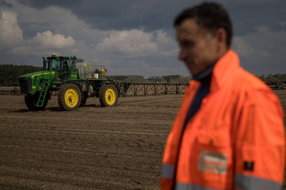 Vista de un campo de cultivo en una carretera en las inmediaciones de Kiev