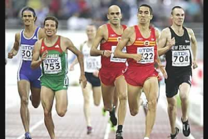 Ese mismo día los españoles Arturo Casado (222) y Reyes Estévez clasificaron a la final de los 1500 metros, en el segundo y quinto puesto, respectivamente.