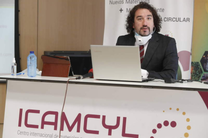 El director general del Icamcyl, Santiago Cuesta, presentó ayer el proyecto en León. RAMIRO