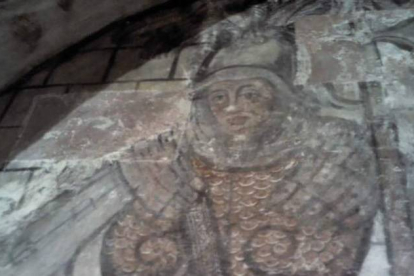 Fotografía de la curiosa pintura de un caballero descubierta en la iglesia de Nuestra Señora la Virgen de Arbás, en Gordaliza del Pino.