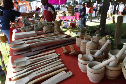 La Feria de Artesanía de Lorenzana se celebra el primer domingo de septiembre. RAMIRO