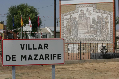 mosaico cedido por el padre san millan al pueblo de villar de mazarife. RAMIRO