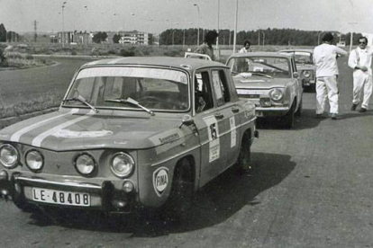 Parque cerrado en la salida de Eras en el Rally Ciudad de León de 1972. Archivo de Urbano González