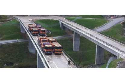 Adif ha comenzado las pruebas de cargas en los viaductos del tramo de la línea del AVE entre Venta de Baños y Burgos.