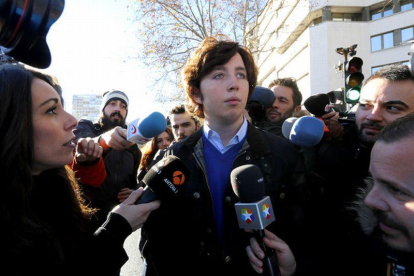 El pequeño Nicolás, a la salida de los juzgados de la plaza de Castilla de Madrid, el pasado diciembre.