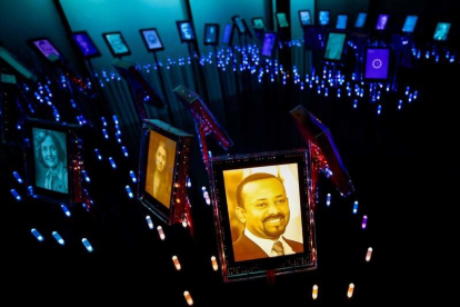 El Centro Nobel de la Paz muestra una foto de Ahmed junto a anteriores ganadores. STIAN LYSBERG