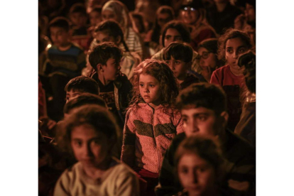 Imagen de niños víctimas del terremoto. SEDAT SUNA