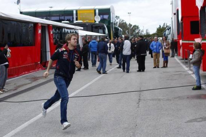 El alemán Vettel sale corriendo del circuito de Jerez.