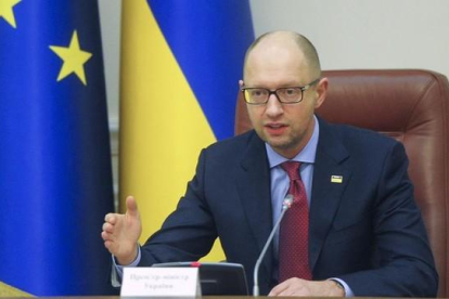 El primer ministro ucraniano, Arseniy Yatseniuk, se dirige a los diputados durante la sesión parlamentaria de este viernes.