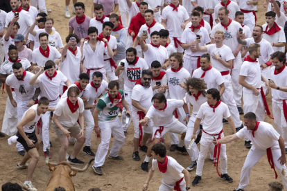 Primer encierro de los Sanfermines. VILLAR LÓPEZ / ELOY ALONSO / RODRIGO JIMÉNEZ / JESÚS DIGES / J. P. URDIROZ