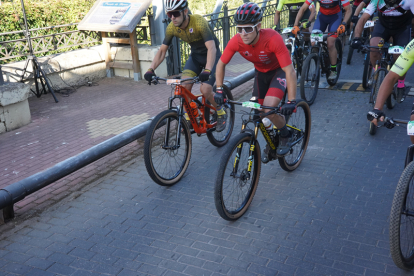 450 participantes en la séptima edición de la marcha de bicicleta de montaña Lúpulo Bike. JONATHAN NOTARIO.