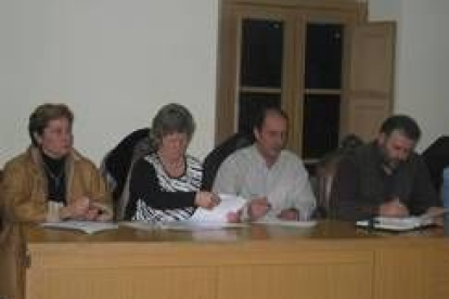 Los concejales del PP durante el último pleno en el que se rechazaron los presupuestos del 2003
