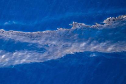 Restos del hundimiento del 'Oleg', en mar abierto frente a Canarias.
