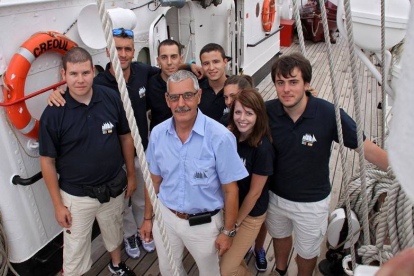 Los alumnos leoneses, acompañados por el profesor de la ULE Antonio Laborda, a bordo del Creoula en Avilés