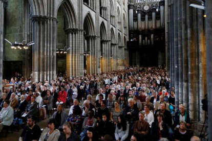 Panorámica del interior de la catedral de Rouen, durante la misa en memoria del sacerdote Jacques Hamel, este domingo.