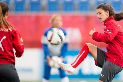 Florijana Ismaili, en un entrenamiento de Suiza en el Mundial del 2015.