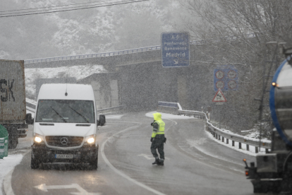 Efectos de la nevada en el límite del Bierzo con Galicia. L. DE LA MATA