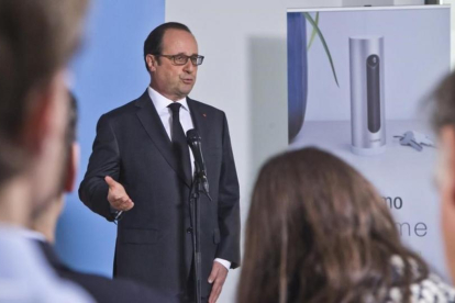 François Hollande en un acto oficial ayer cerca de París.