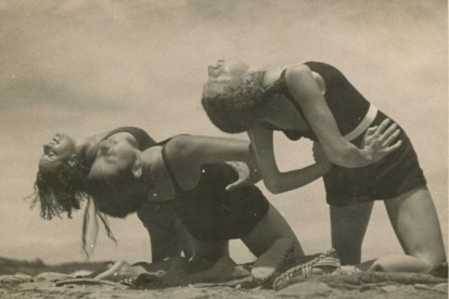 Deportistas en la playa (1932-36).  HEREDEROS DE MEY RAHOLA