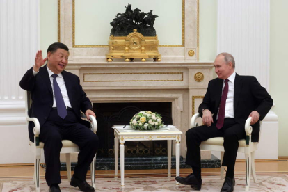 Xi Jinping y Putin ayer en Moscú, durante su reunión en el Kremlin. SERGEI KARPUHIN / SPUTNIK / KREM