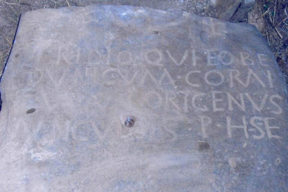 Imagen de la lápida funeraria montañesa que ahora ha sido analizada y traducida.