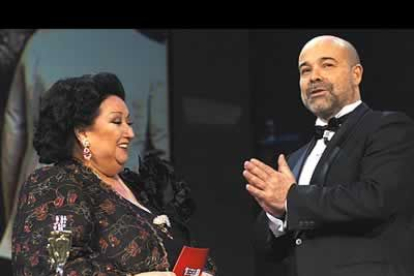 Muchos se preguntaron qué hacía Montserrat Caballé copresentando una gala. Pues eso, demostró que sabe cantar pero que lo suyo no es hablar en público.