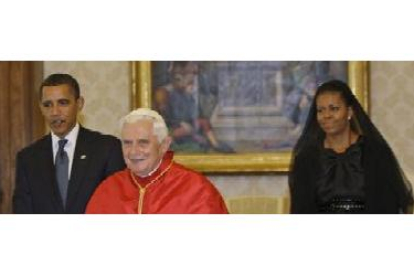 Obama y su esposa, con el Papa Benedicto XVI