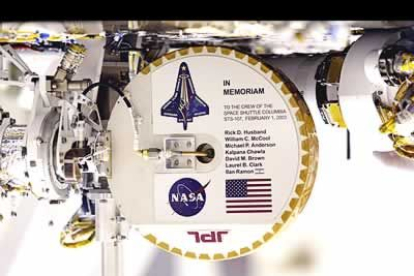 El Spirit ha llevado a Marte un placa en la que se puden leer los nombre de los astronautas que murieron en el accidente del Columbia como símbolo de reconocimieto de la labor realizada por estos hombres.