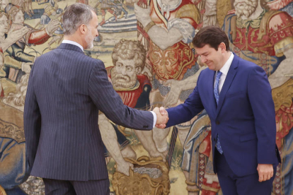 Felipe VI recibe a Mañueco en Zarzuela, JAVIER LIZÓN