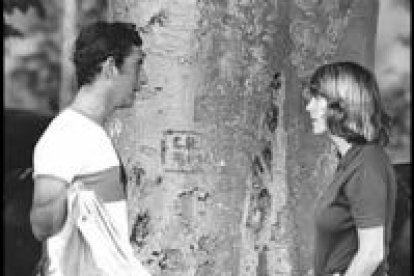 Carlos y Camilla se conocieron en 1970 en un partido de polo en Windsor. Una de las imágenes de sus primeros contactos es ésta, tomada en 1971 durante un partido de polo.