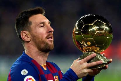 Leo Messi es, hasta la fecha, el último jugador en levantar el Balón de Oro. A. GARCÍA