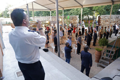 Un trompetista de la Banda Municipal acompañó el acto en la Biblioteca Pública. FERNANDO OTERO
