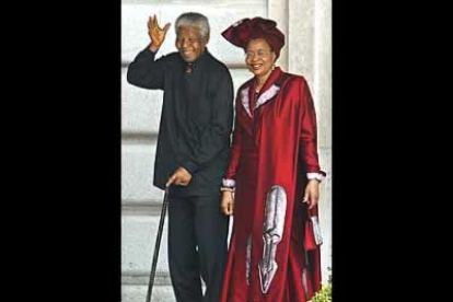 El ex presidente de Sudáfrica, <b>Nelson Mandela</b> y su mujer <b>Graca Machel</b>.