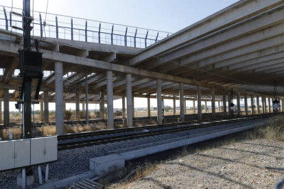 Estructura ferroviaria en Torneros, que se levantó con la llegada de la alta velocidad a León. RAMIRO
