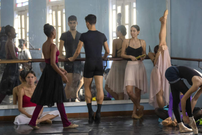 El Ballet Nacional de Cuba en un ensayo. YANDER ZAMORA