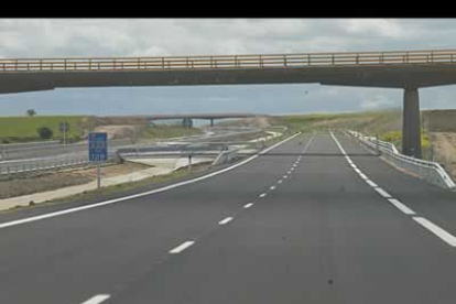 Las estructuras en Palencia ya son un poco menos vistosas que en Burgos, tónica habitual en casi todo el resto de autovía para los pasos elevados.