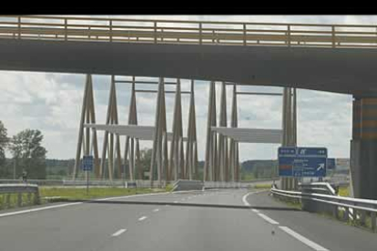 ¿Un peaje? No, es un espectacular puente en Carrión de los Condes, a 90 kilómetros de León.