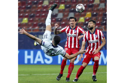 La chilena de Olivier Giroud superó así al Atlético de Madrid en la ida de octavos de final. ROBERT GHEMENT