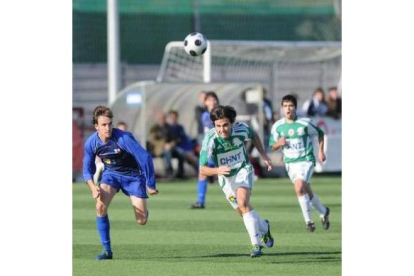 Busto (derecha) está a sólo tres goles del máximo realizador del grupo