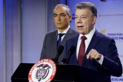 El presidente de Colombia, Juan Manuel Santos, comparece para anunciar la interrupción del diálogo de paz con el ELN.