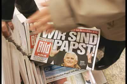 La prensa alemana se ha mostrado poco emocionada con esta elección. Sin embargo, en algunos periódicos como el Bild se anuncia: «¡Ratzinger es nuestro Papa!».