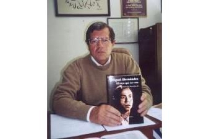 El catedrático de Literatura de la Universidad leonesa, José María Balcells