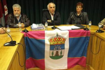 Acto de presentación de la nueva bandera municipal de Santa María del Páramo.