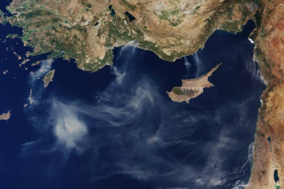 Imagen satélite que muestra los humos emitidos por los más de cien incendios que consumen el sur de Turquía esta semana. El sureste de Europa está alcanzando, en los últimos días, temperaturas extremas. EFE/AGENCIA ESPACIAL