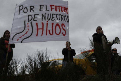 Protesta llevada a cabo en Riaño en marzo de 2013, cuando Educación quiso suprimir primero y segundo de la ESO. JESÚS F. SALVADORES.