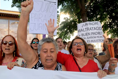 Imagen de la manifestación en apoyo de Juana Rivas. PEPE TORRES