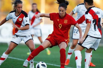 La jugadora Ester González en un partido contra el Rayo Vallecano.