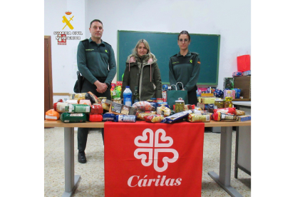 Campaña de recogida de alimentos de Cáritas y la Guardia Civil. DL